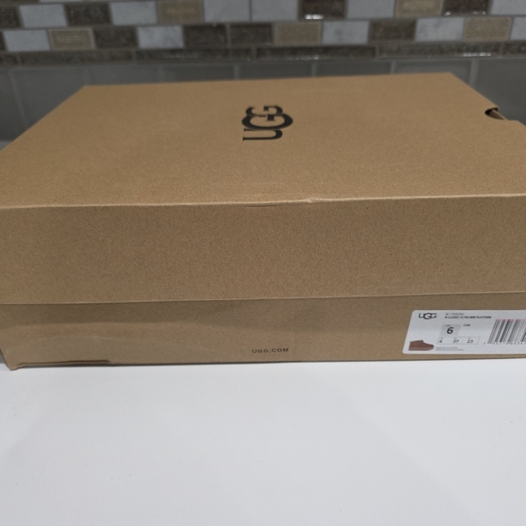 UGG Classic Ultra Mini Platform Chestnut Shoe Box Sz 6 US BOX ONLY - Picture 3 of 5